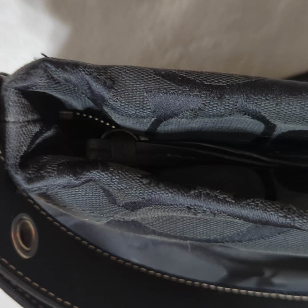 Coach Signature Hobo - Picture 12 of 13